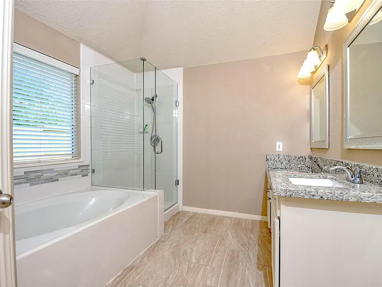 25923 Marshbrook Ln — Photo 11