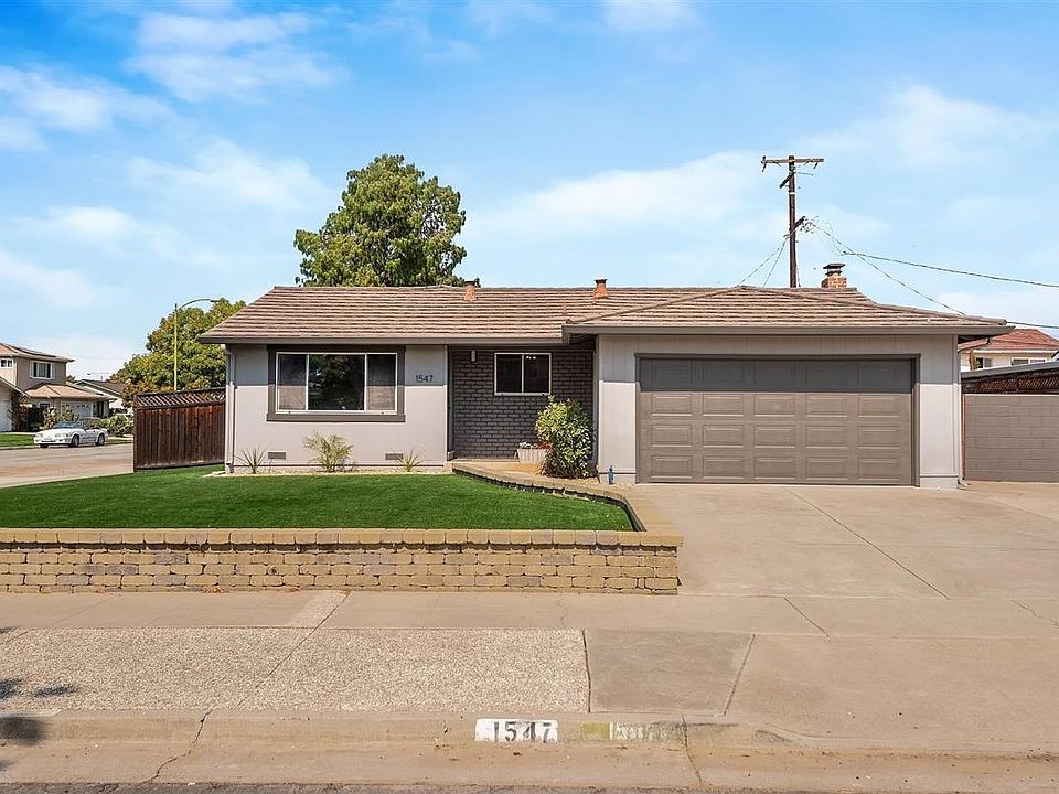 1st image of 1547 Hallbrook Dr