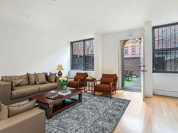 5th image of 37 Henry St #Townhouse 1