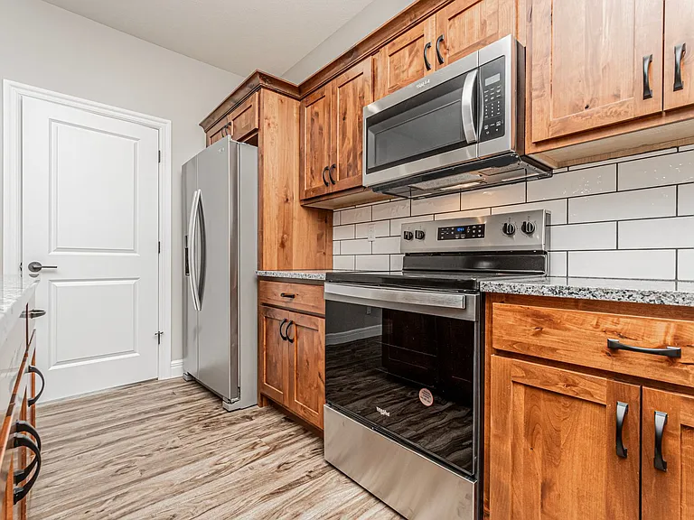 1704 Kenneth Dr — Photo 9