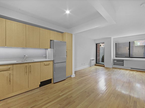 5th image of 101 W 15th St APT 102