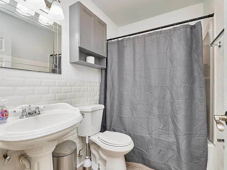 1421 N Park Pl — Photo 23