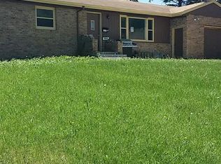 1605 E 26th St, Sioux Falls, SD 57105