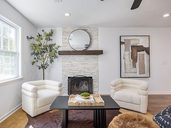 2nd image of 2725 Druid Dr