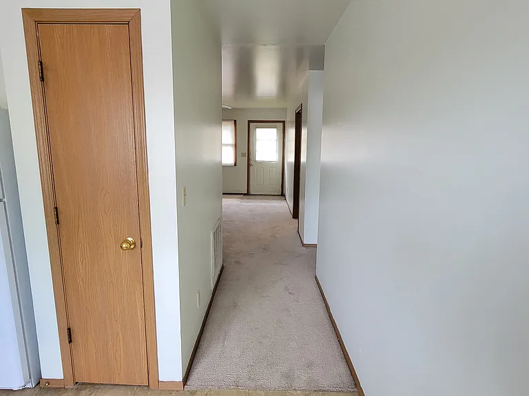 404 W Mill St #7 — Photo 6