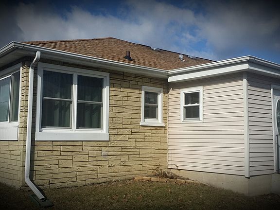 Entryway with mudroom