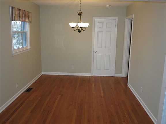 3rd image of 2550 Southview Dr