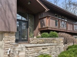 1725 Glenmore Dr, Libertyville, IL