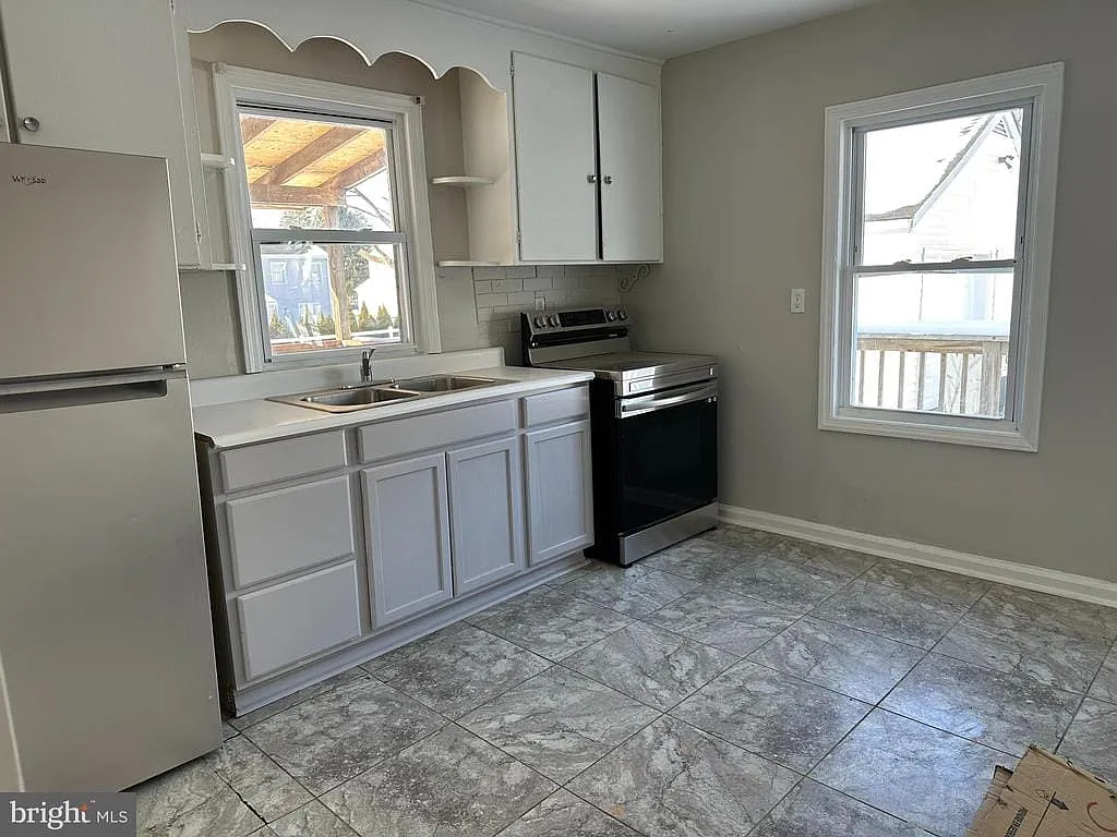 29 Laurel Ave photo 1