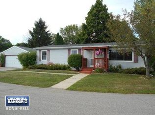 823 S Eastown Mnr, Elkhorn, WI 53121