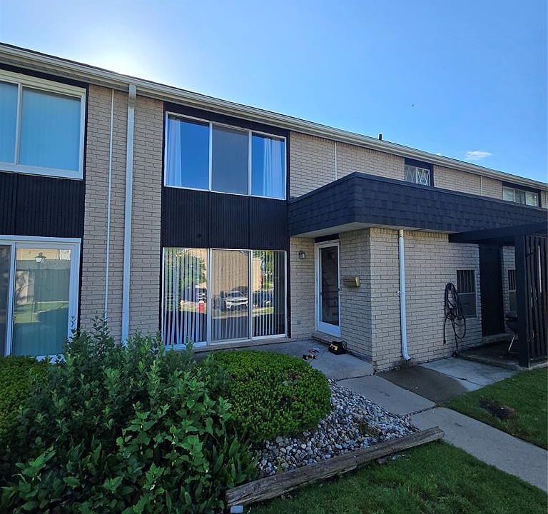 1st image of 30107 Lorraine Ave