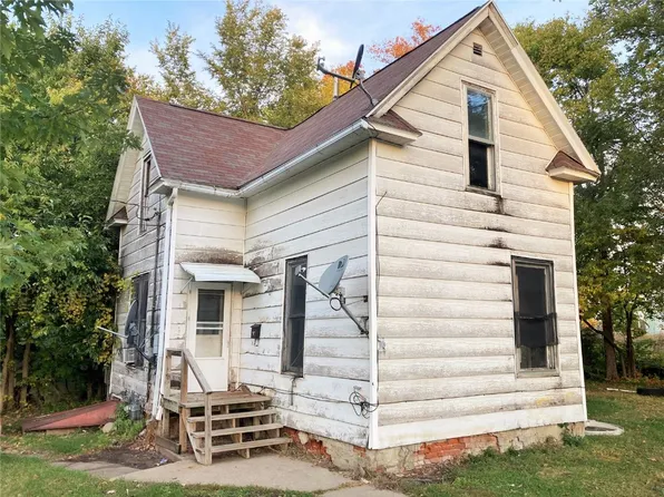 703 5th Ave, Vinton, IA 52349