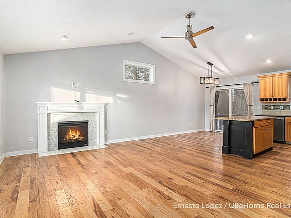 4th image of 263 N Division Ave