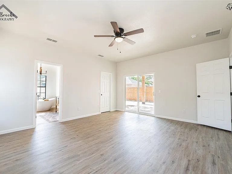 103 W Aldine St — Photo 23