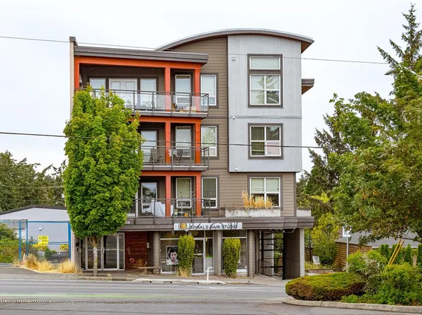 1008 Tillicum Rd #203, Esquimalt, BC V9A 1Z8