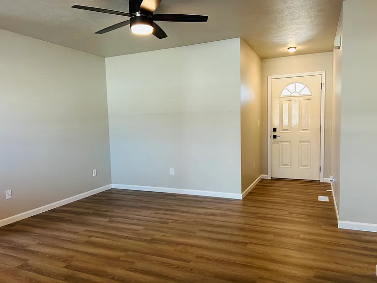 Blue Stem Cir — Photo 4