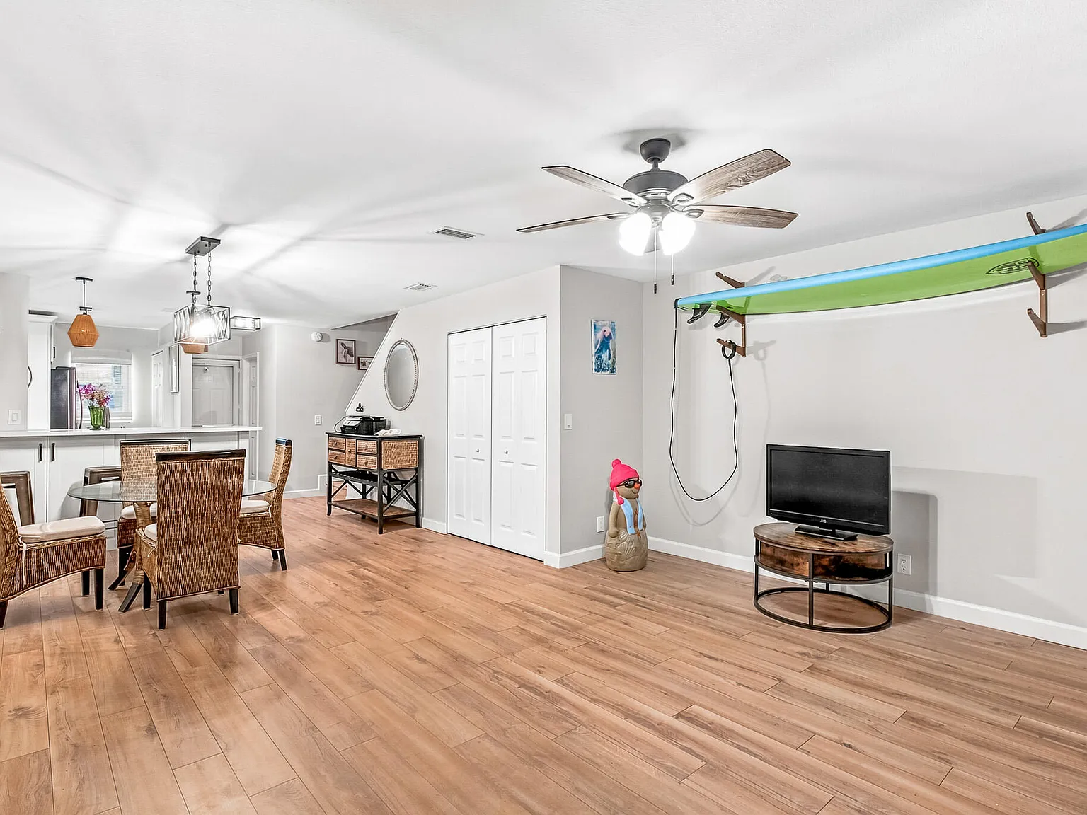 2 bed, 2.0 bath, 1270 sqft, $2,200 — Photo 3