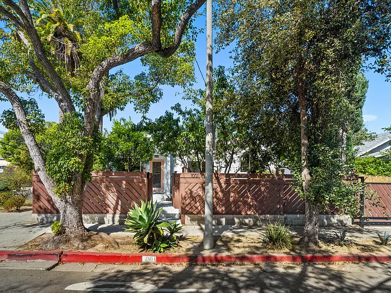 1001 N Rampart Blvd — Photo 1