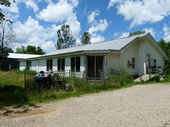 42574 28th Ave, Paw Paw, MI 49079