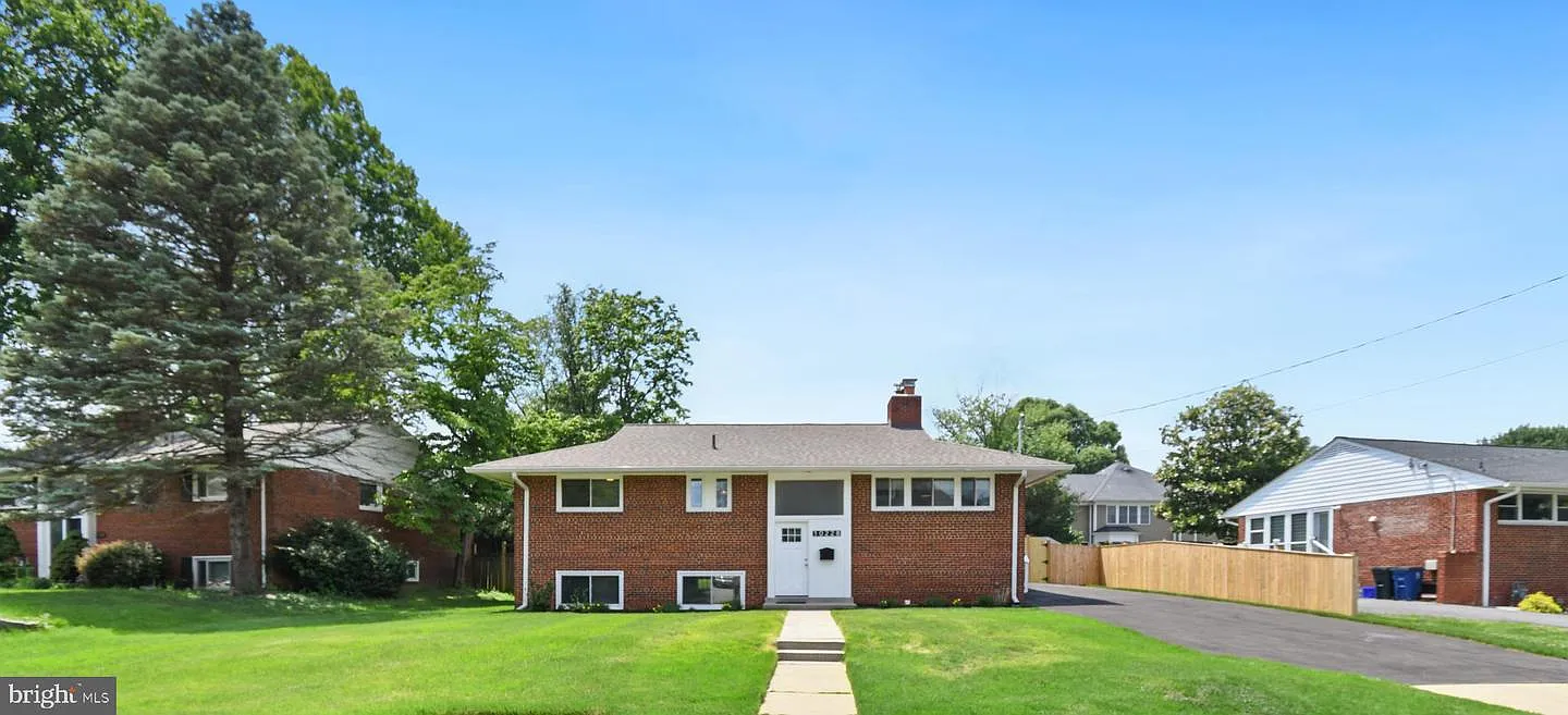4 bed, 3.0 bath, 2260 sqft, $4,400 — Photo 4