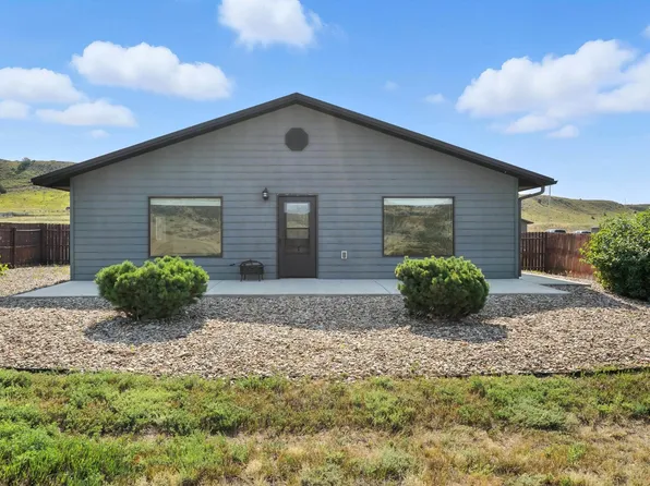 27573 Watts Ln, Hot Springs, SD 57747