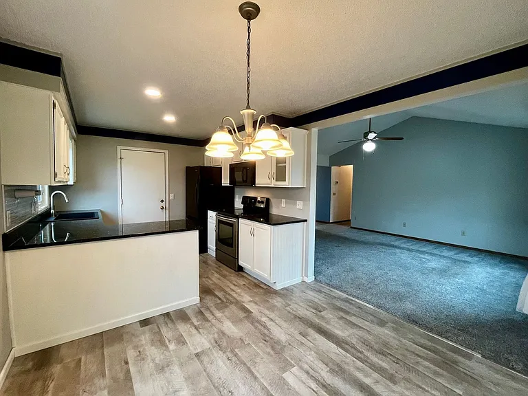 620 Copperfield Dr — Photo 2