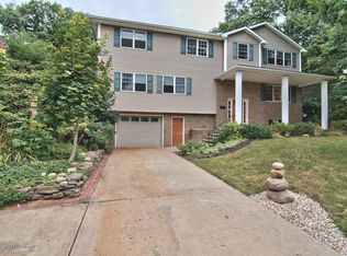 588 Hilltop Rd, Peckville, PA 18452