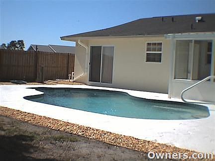 INGROUND GUINITE POOL BACKYARD