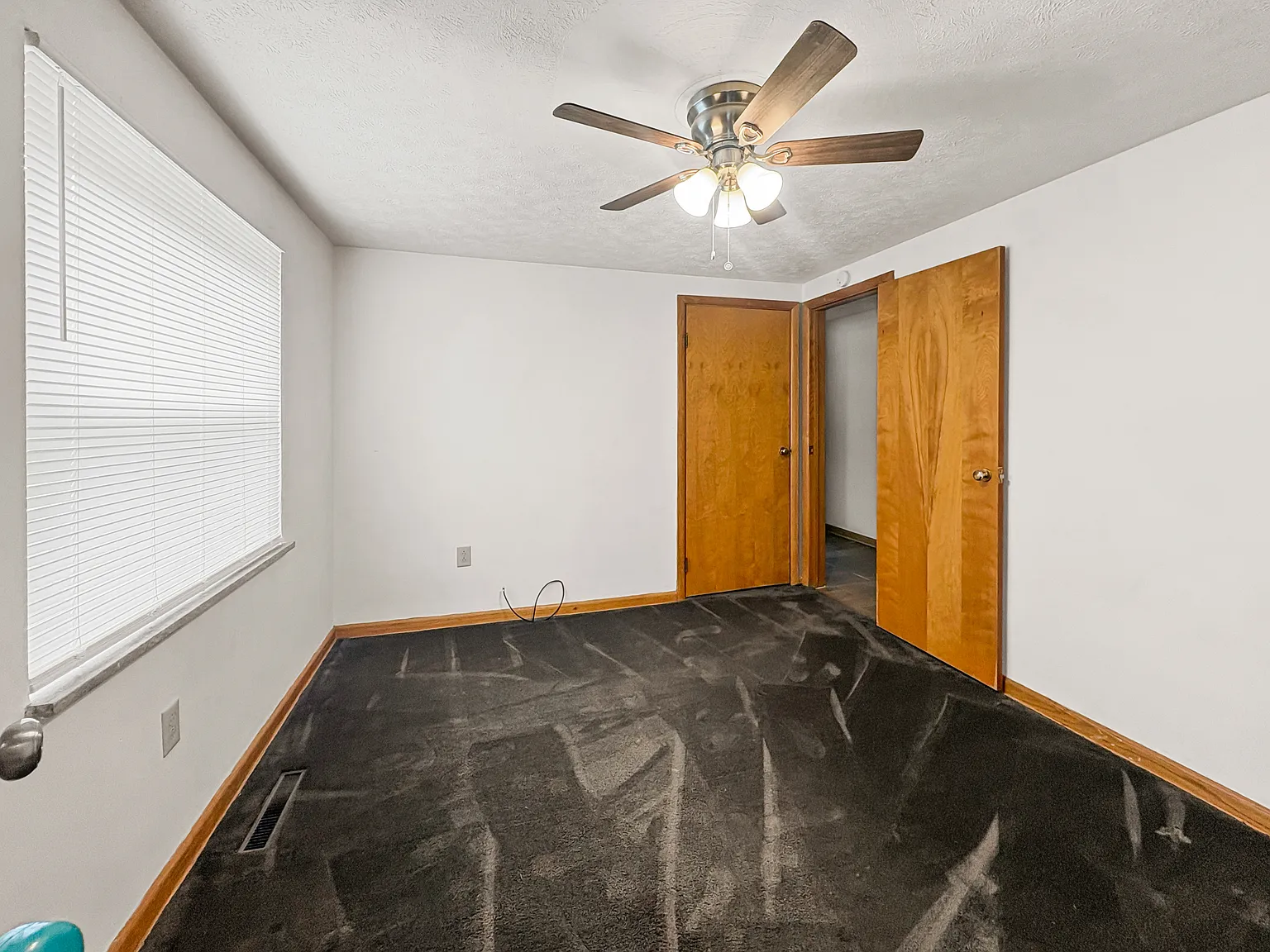 Spacious 3 Bedroom Home ? Convenient Charleston Location! — Photo 3
