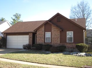 1058 Columbard Dr, Ballwin, MO 63021