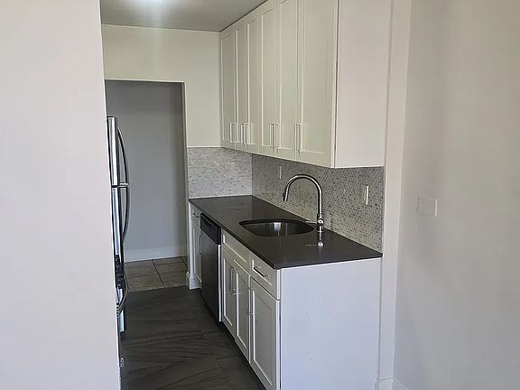 4th image of 2940 Ocean Pkwy APT 14D