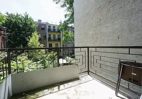 4th image of 130 E 107th St APT 1B