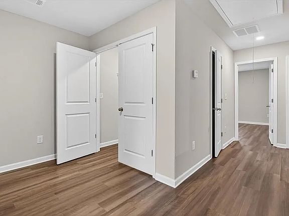 5th image of 111 Brexley Dr