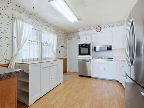 4th image of 2521 Bolton Dr