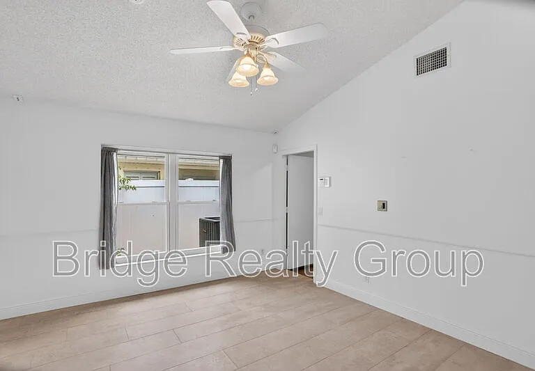 10315 Winding Creek Ln — Photo 11