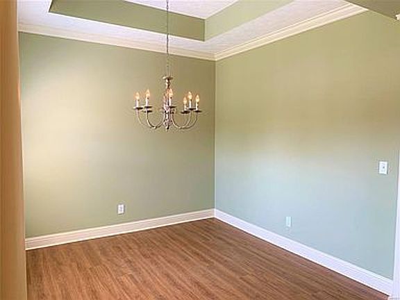 3rd image of 725 Briarcliff Pl