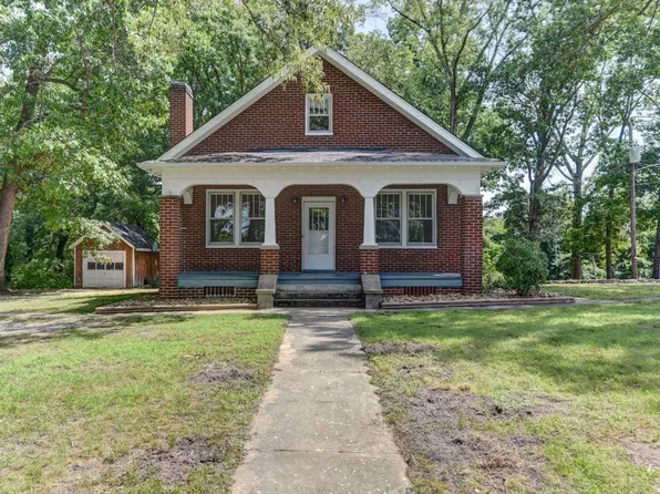 704 Lynchburg Ave, Brookneal, VA 24528