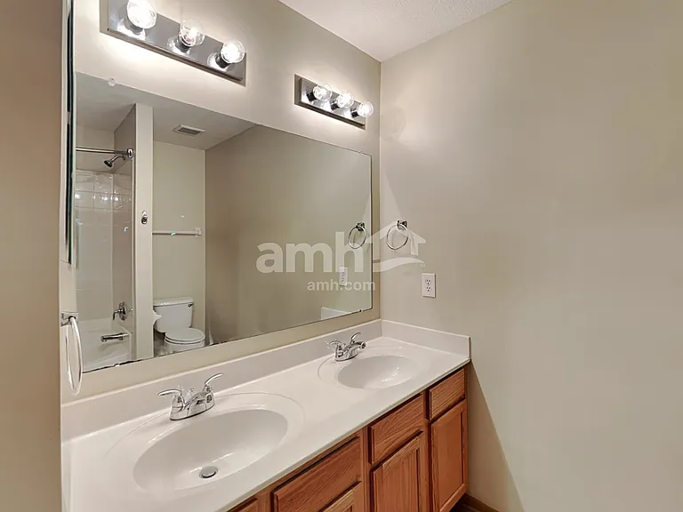 460 Lilyfield Ln — Photo 13