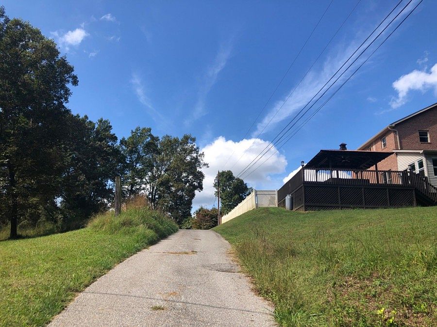2nd image of 116 Lost Canyon Dr
