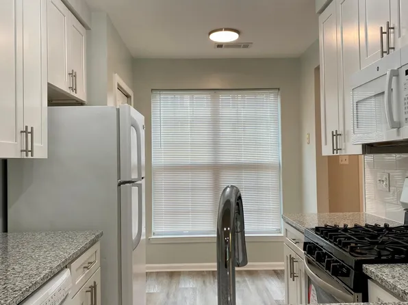 2491 Quick St APT 104, Herndon, VA 20171