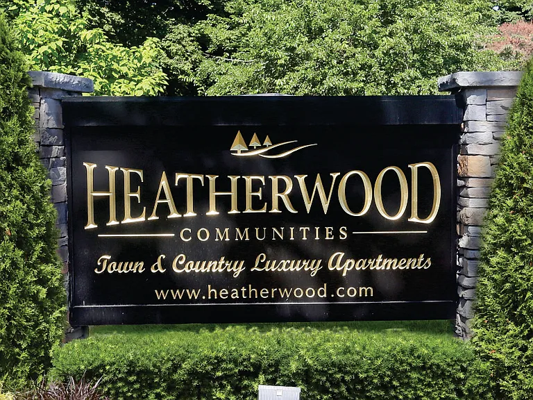 Town and Country Luxury Apartments — Photo 13