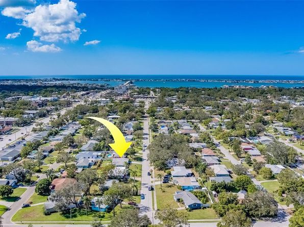 2136 Duncan Dr, Belleair Bluffs, FL 33770