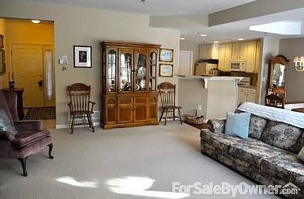 9 foot ceilings make such a difference in a townhouse.