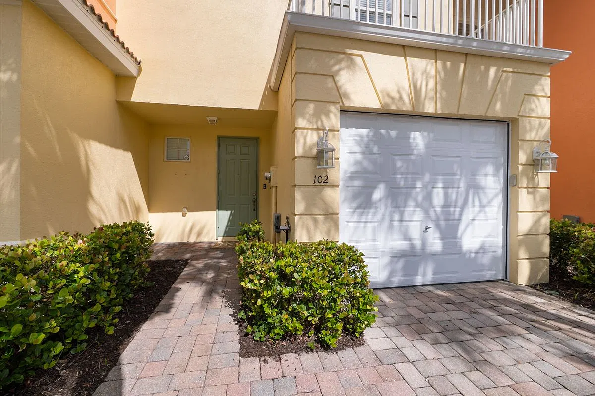2 bed, 2.5 bath, 1749 sqft, $1,700 — Photo 4