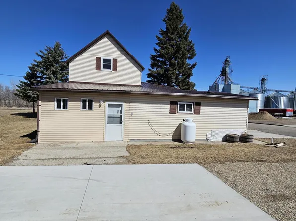214 N 8th St, Wishek, ND 58495