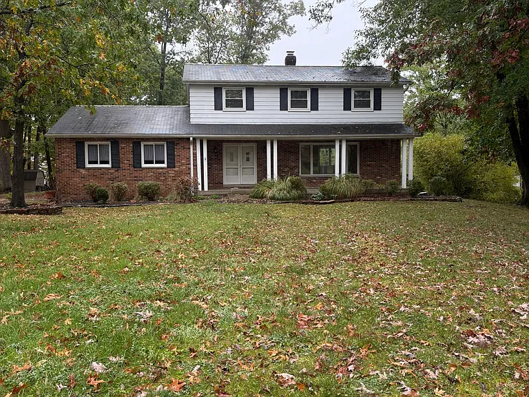 9237 White Oaks Cir — Photo 1