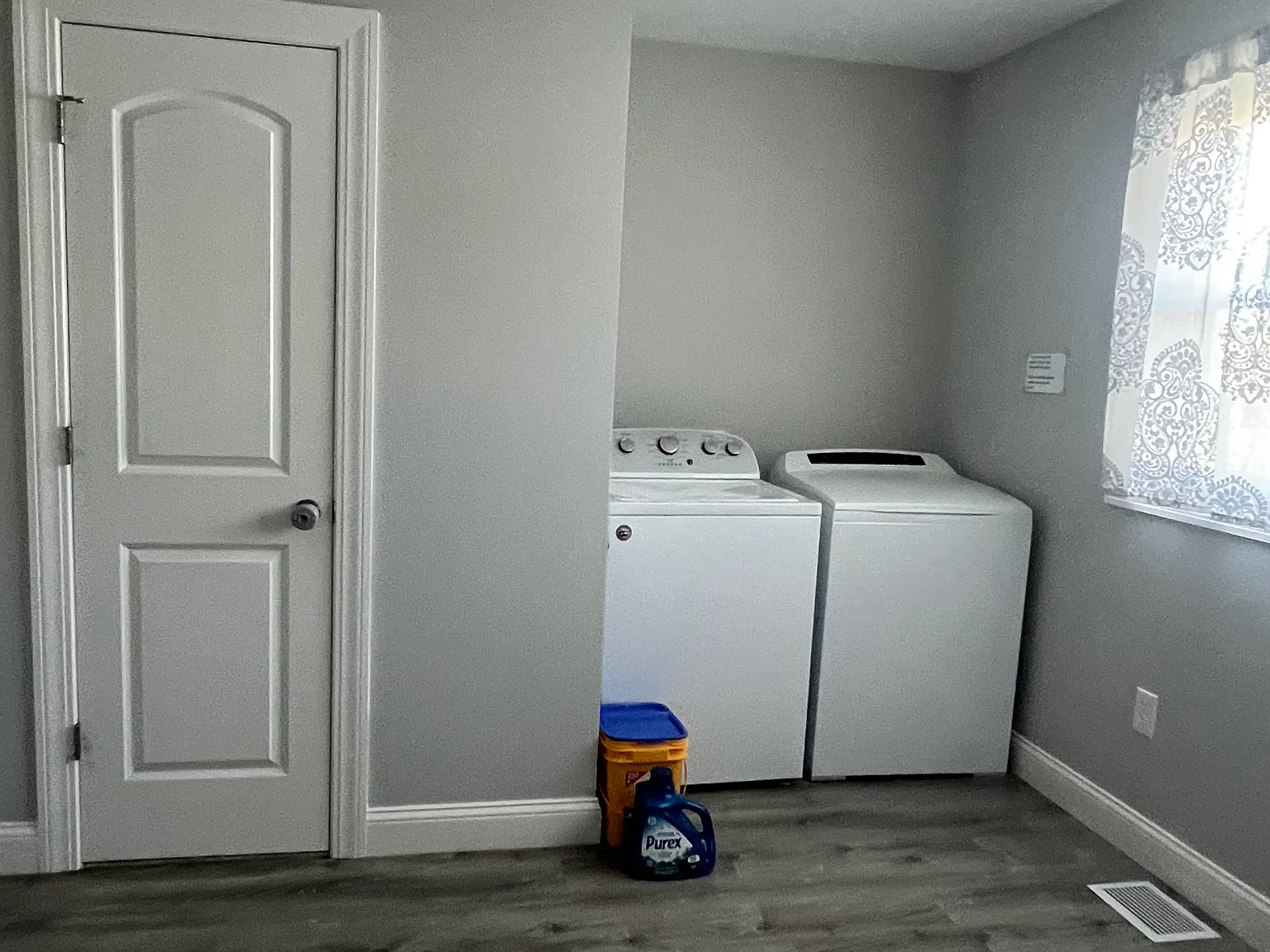 3 bed, 2.5 bath, 1668 sqft, $3,300 — Photo 2