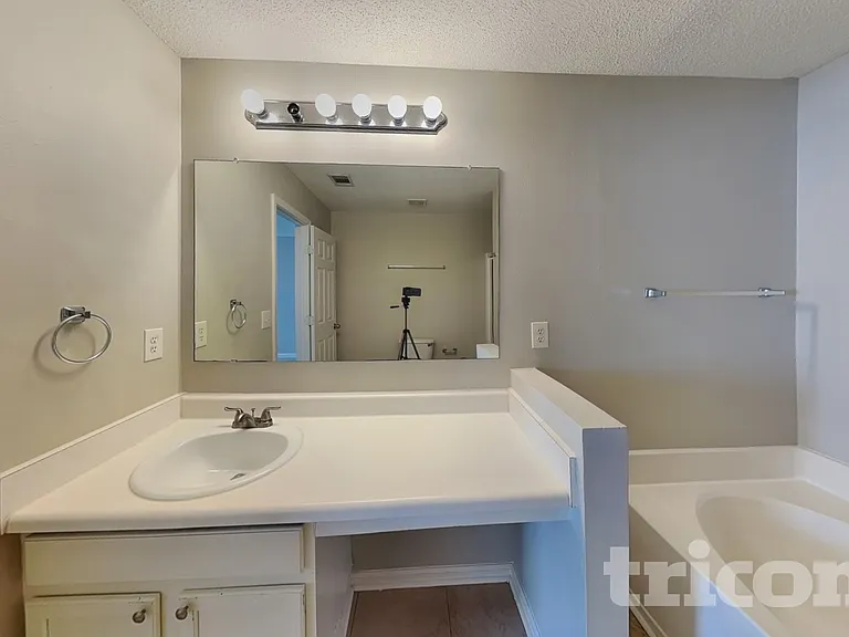 1104 Saint Phillips Ct — Photo 8