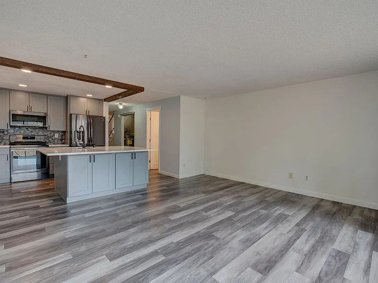 111 NW Columbia Dr #B3 — Photo 4