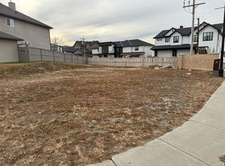 467 E Lakeview Rd, Chestermere, AB T1X0A2